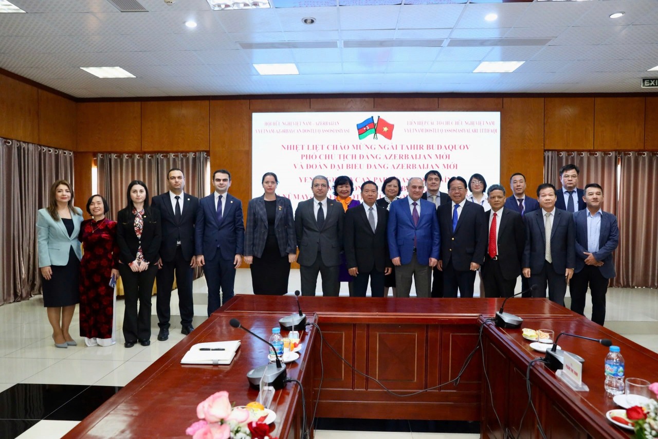 Dr. Nghiem Vu Khai (front row, fourth from the right) participated in a meeting with Tahir Budagov, Vice Chairman of the New Azerbaijan Party, during his working session with the Vietnam-Azerbaijan Friendship Association on November 22, 2023, in Hanoi. (Photo: Dinh Hoa) Dr. Nghiem Vu Khai (front row, fourth from the right) participated in a meeting with Tahir Budagov, Vice Chairman of the New Azerbaijan Party, during his working session with the Vietnam-Azerbaijan Friendship Association on November 22, 2023, in Hanoi. (Photo: Dinh Hoa)