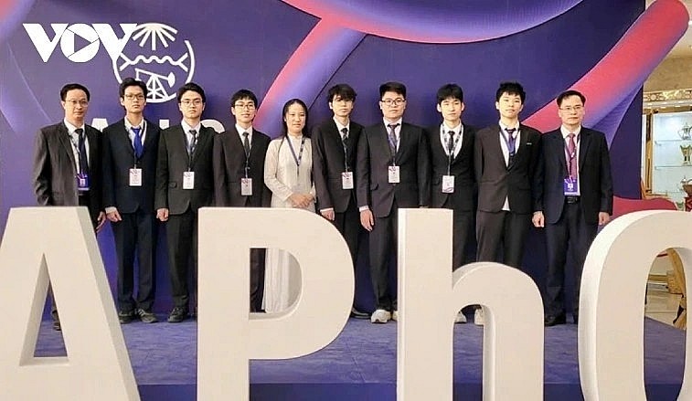 Vietnamese delegation at the 2025 Asian Physics Olympiad.