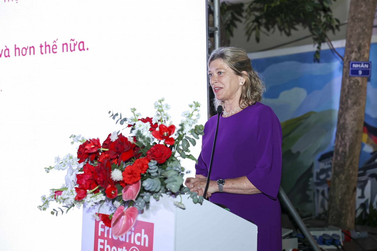   FES Secretary General Sabine Fandrych speaks at the event. (Photo: Dinh Hoa)