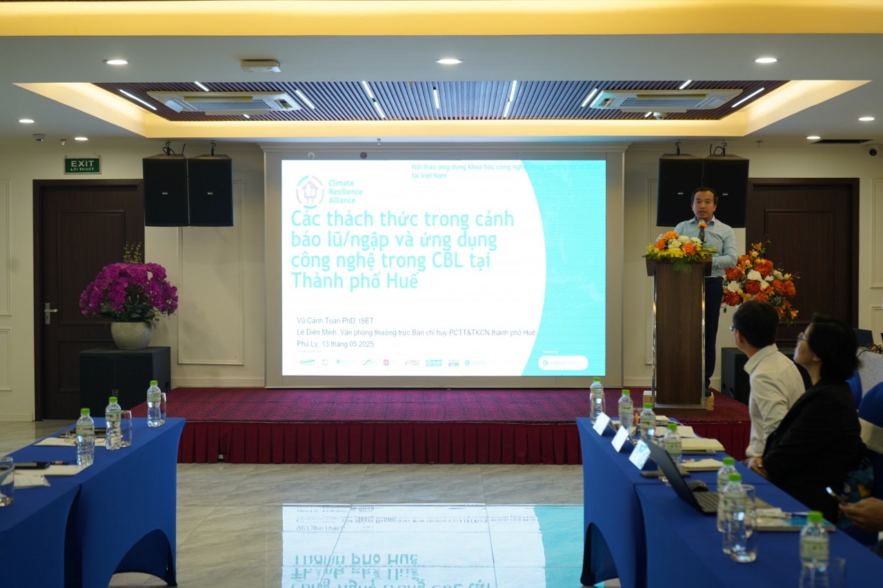 Harnessing Emerging Technologies for Flood Risk Warning in Vietnam