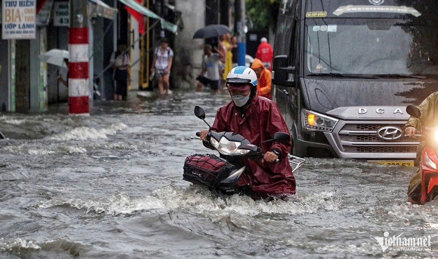 Heavy rainfall on May 10 caused severe flooding across Ho Chi Minh City. Photo: Nguyen Hue