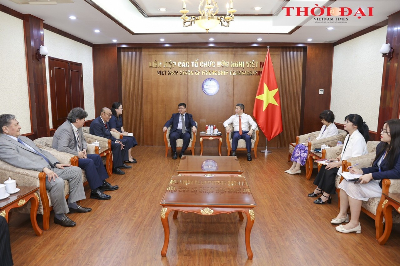 Delegation of Retired Mongolian Diplomats Promotes People-to-people Cooperation with Vietnam