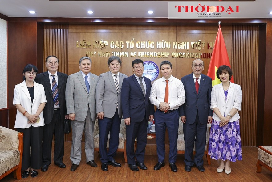 Delegation of Retired Mongolian Diplomats Promotes People-to-people Cooperation with Vietnam