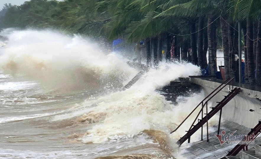 A tropical storm or depression may develop over the East Sea within the next month. Illustration: Le Duong
