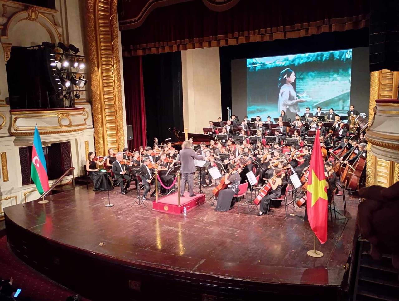 Concert In Hanoi Highlights Vietnam - Azerbaijan Ties