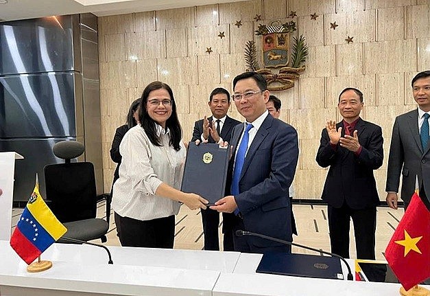 Strengthen Solidarity and Friendship Between Vietnam and Venezuela
