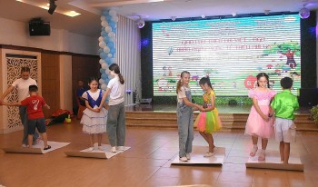 Over 200 Vietnamese and Russian Children Join “Red Scarf Of Friendship”