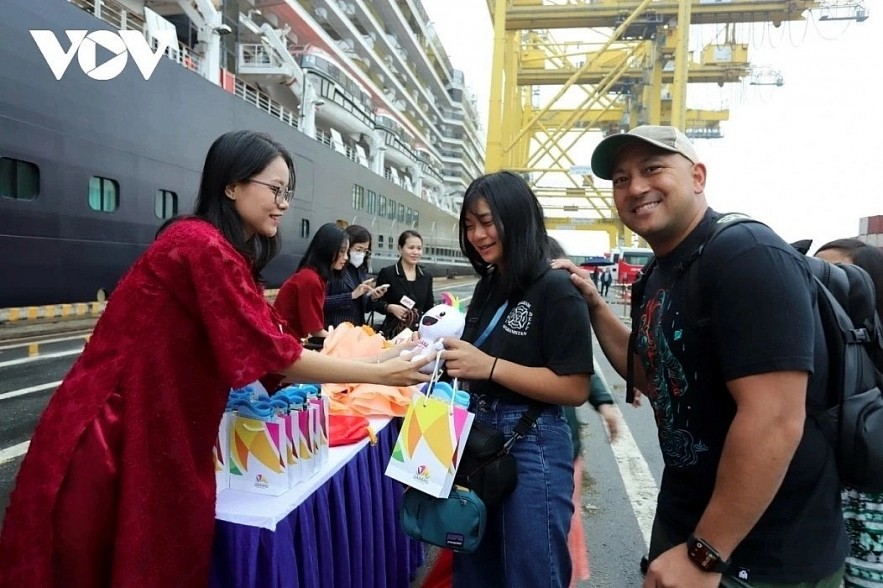 Cruise ships bring numerous visitors to Da Nang in first five months.
