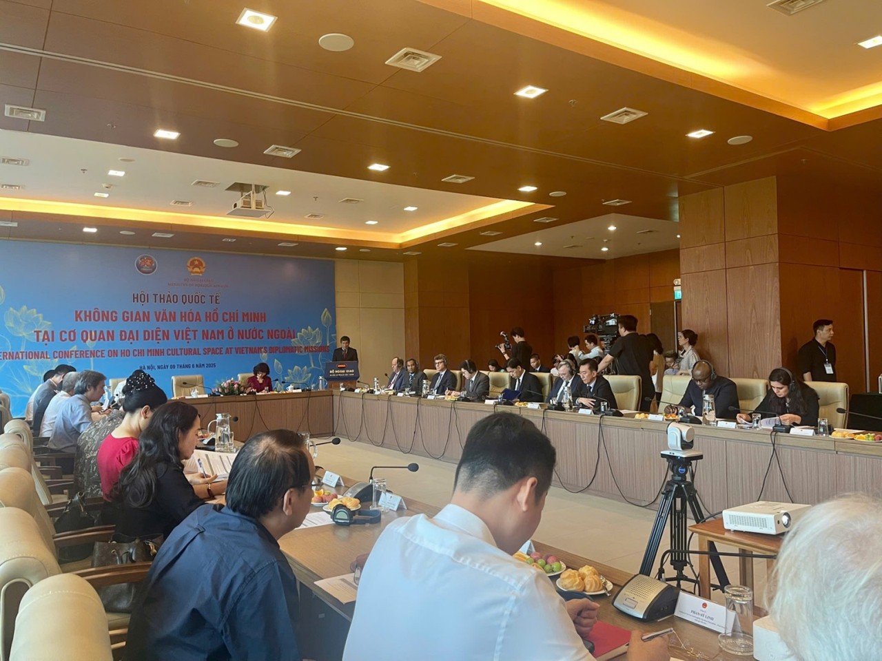 Vietnamese Representative Missions Introduce Ho Chi Minh Cultural Space to Int'l Friends