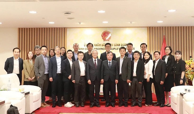Leaders of the Binh Duong Provincial People's Committee meet with a delegation from Taiwan (China)'s MiTAC Group. (Photo: VNA)