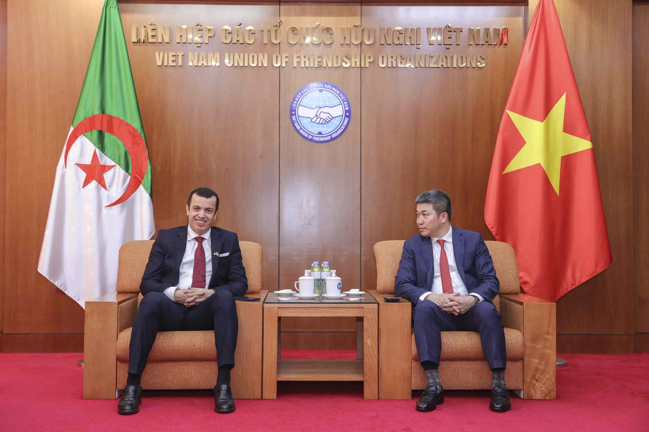 President of the Viet Nam Union of Friendship Organizations Phan Anh Son (right) speaks with Ambassador Azeddine Bechka during the meeting. (Photo: Dinh Hoa)