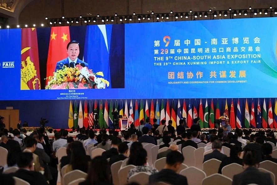 Vietnamese Deputy Prime Minister Tran Hong Ha speaks at the 9th China-South Asia Expo and the 29th Kunming Import and Export Fair in Kunming on June 19.