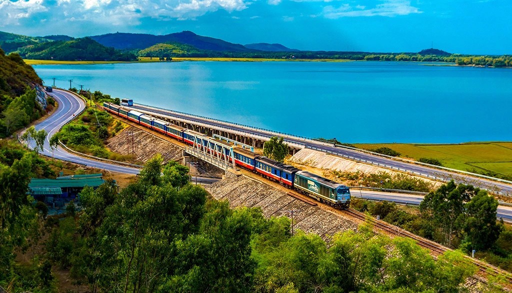 Lonely Planet: Thong Nhat Train Named World's Best Train Toutes in 2025