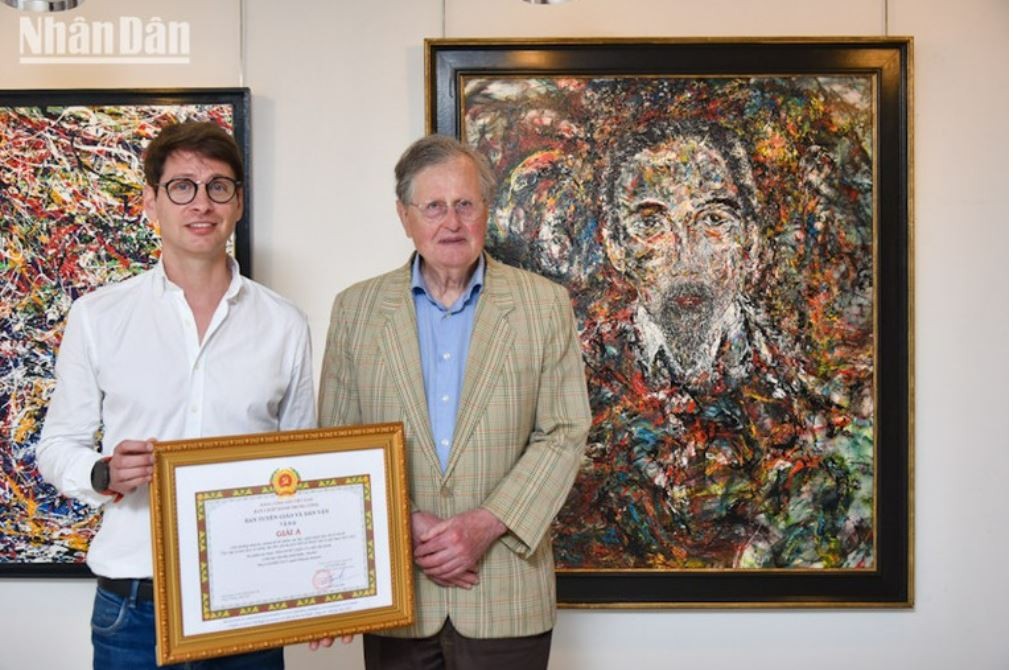 Frenchman Wins A Prize for 