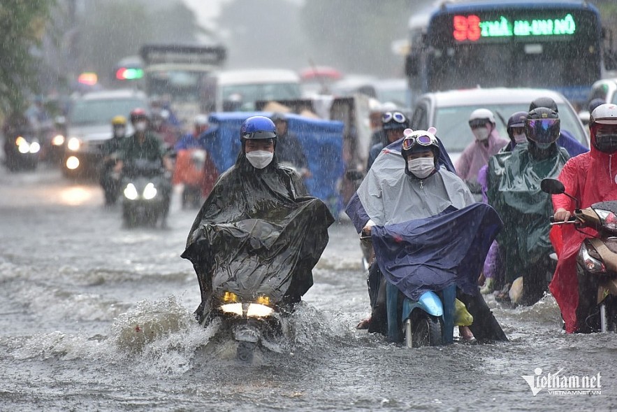 Hanoi to see prolonged rainfall in the coming days; flooding risks expected. Illustrative photo: Le Quan