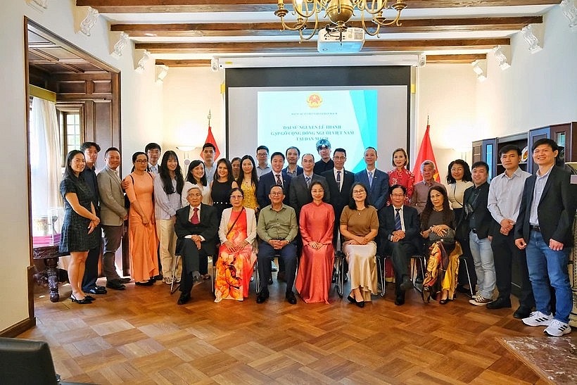 At the gathering with the OVs in Copenhagen (Photo: VNA)