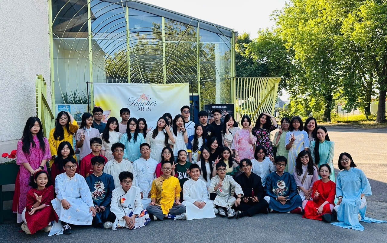 Vietnam's Week Leaves Positive Impression at Saint Herblain (France)