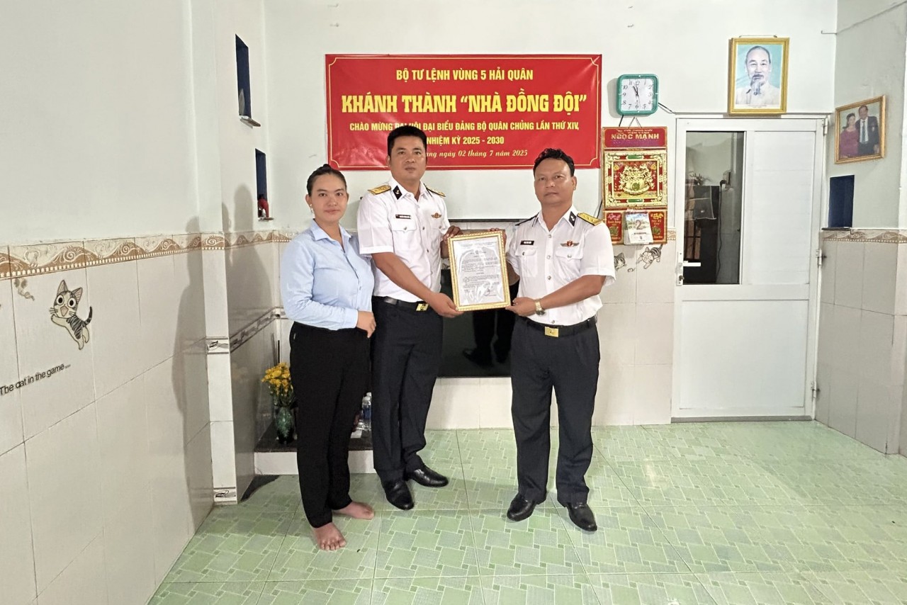 An Giang: “Comrade's House” Handed Over to Soldier Facing Housing Difficulties
