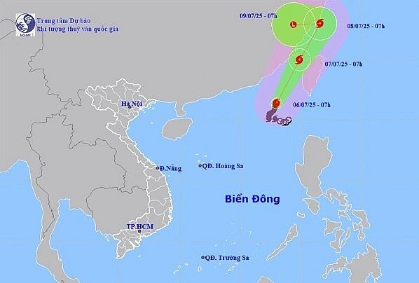 Forecast track and affected areas of Storm No. 2 as of 7:00 a.m. on July 6. (Source: NCHMF)