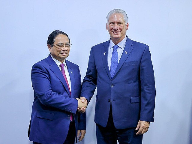 Prime Minister Pham Minh Chinh (L) meets Cuban President Miguel Diaz Canel, Rio de Janeiro, Brazil, July 6, 2025. Photo: VGP
