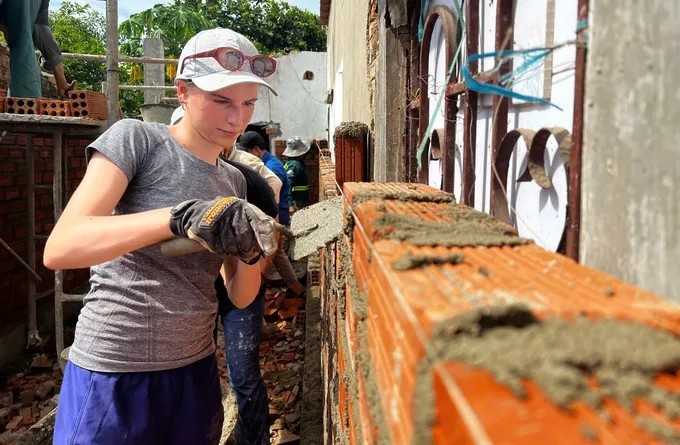 International Youths Volunteer to Build Houses in Vietnam