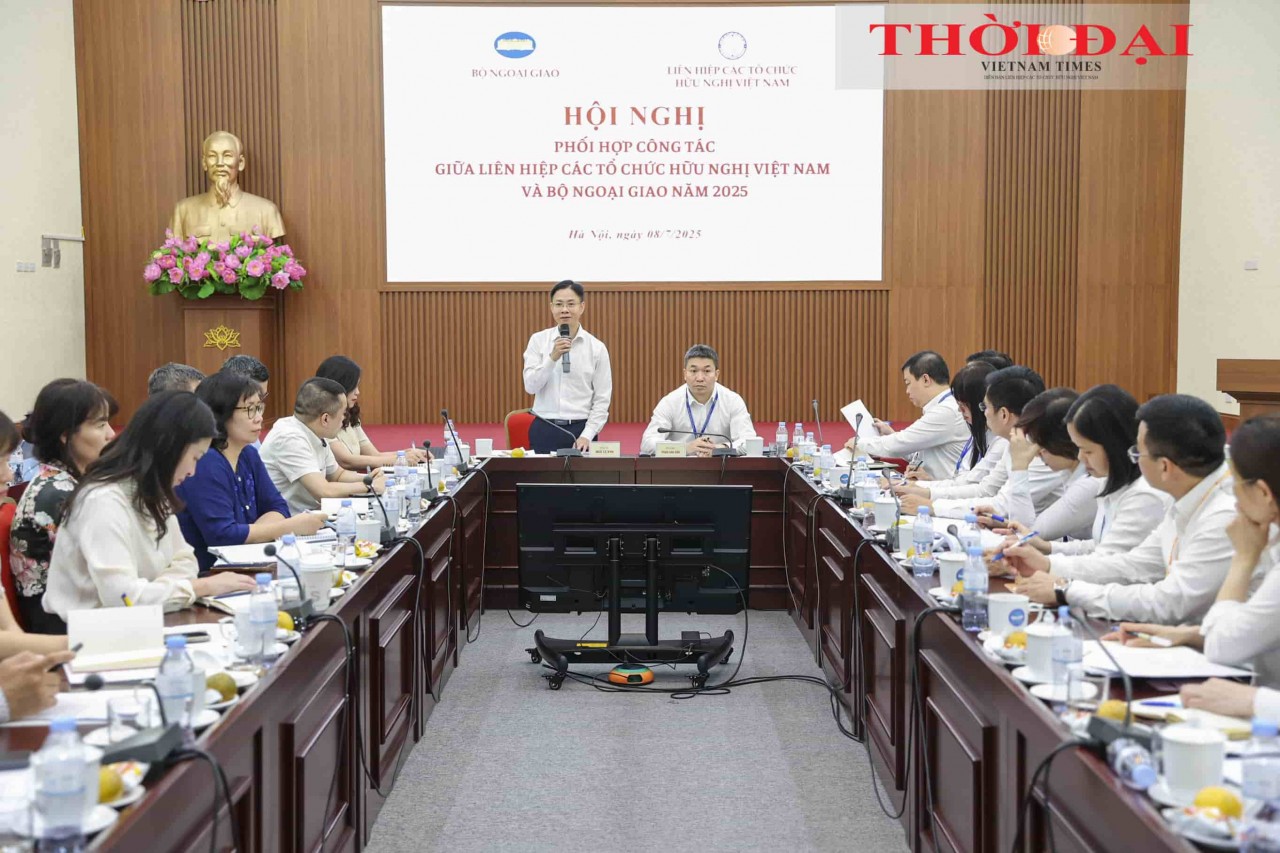 Deputy Minister of Foreign Affairs Ngo Le Van delivers remarks at the Conference. (Photo: Dinh Hoa)