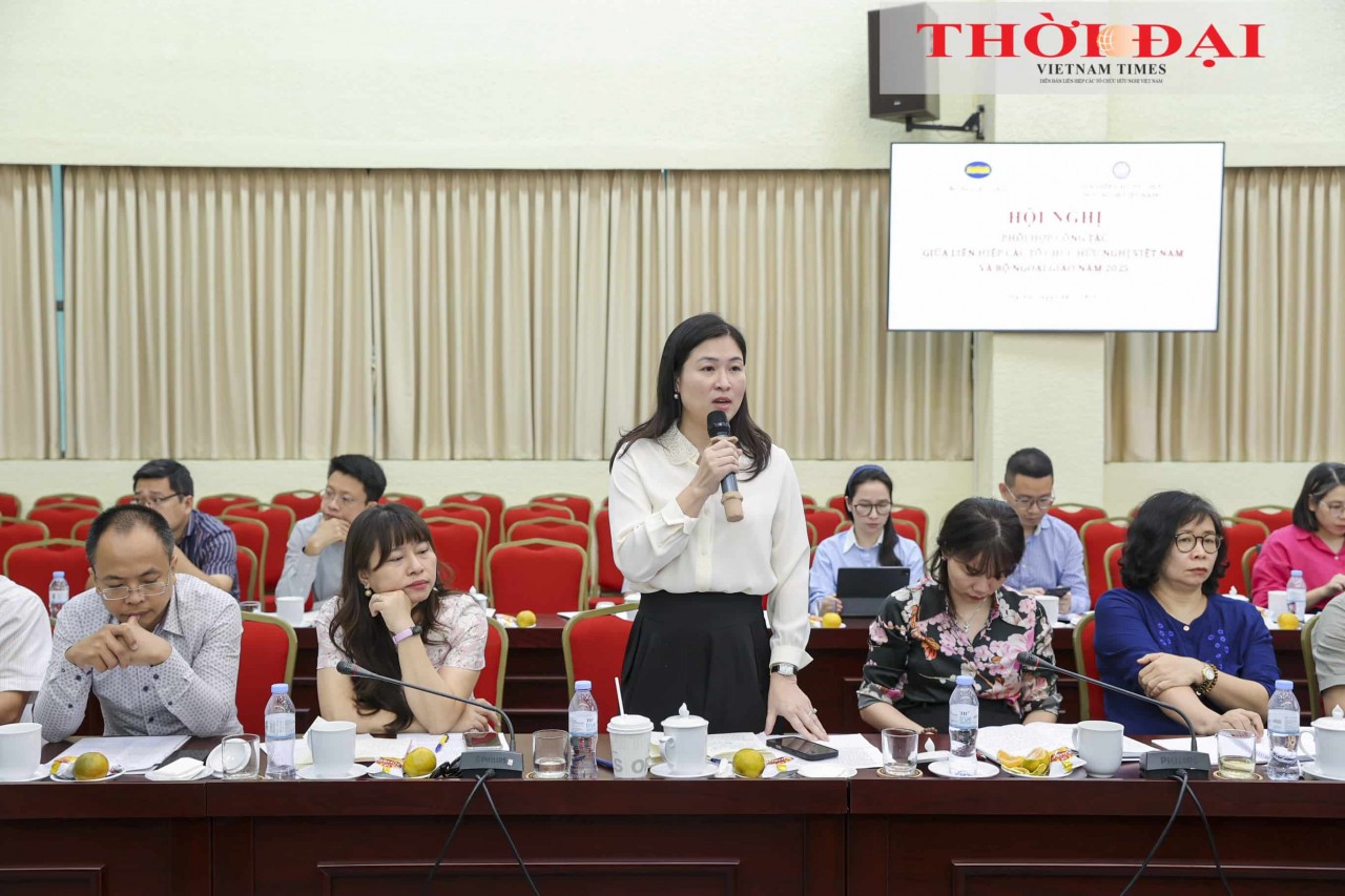 Delegates discuss orientations and measures to enhance the effectiveness of coordination between the Viet Nam Union of Friendship Organizations and the Ministry of Foreign Affairs in the coming time. (Photo: Dinh Hoa)       