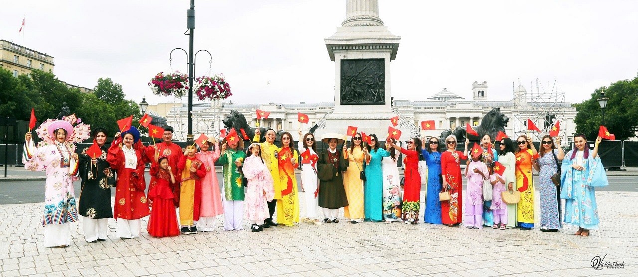 Honoring Viet Traditional Attires in London (UK)