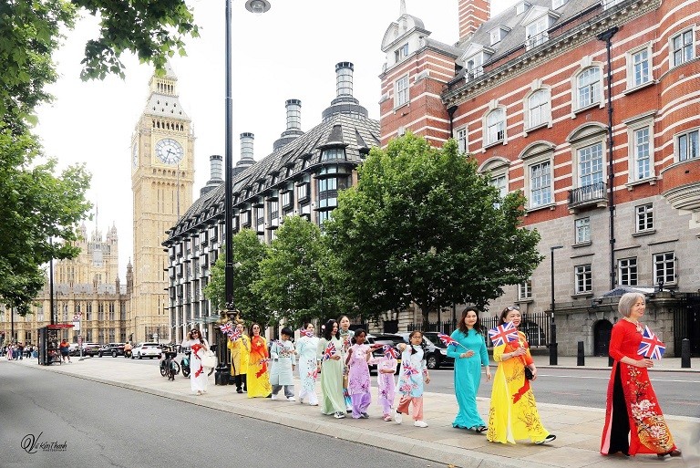Honoring Viet Traditional Attires in London (UK)
