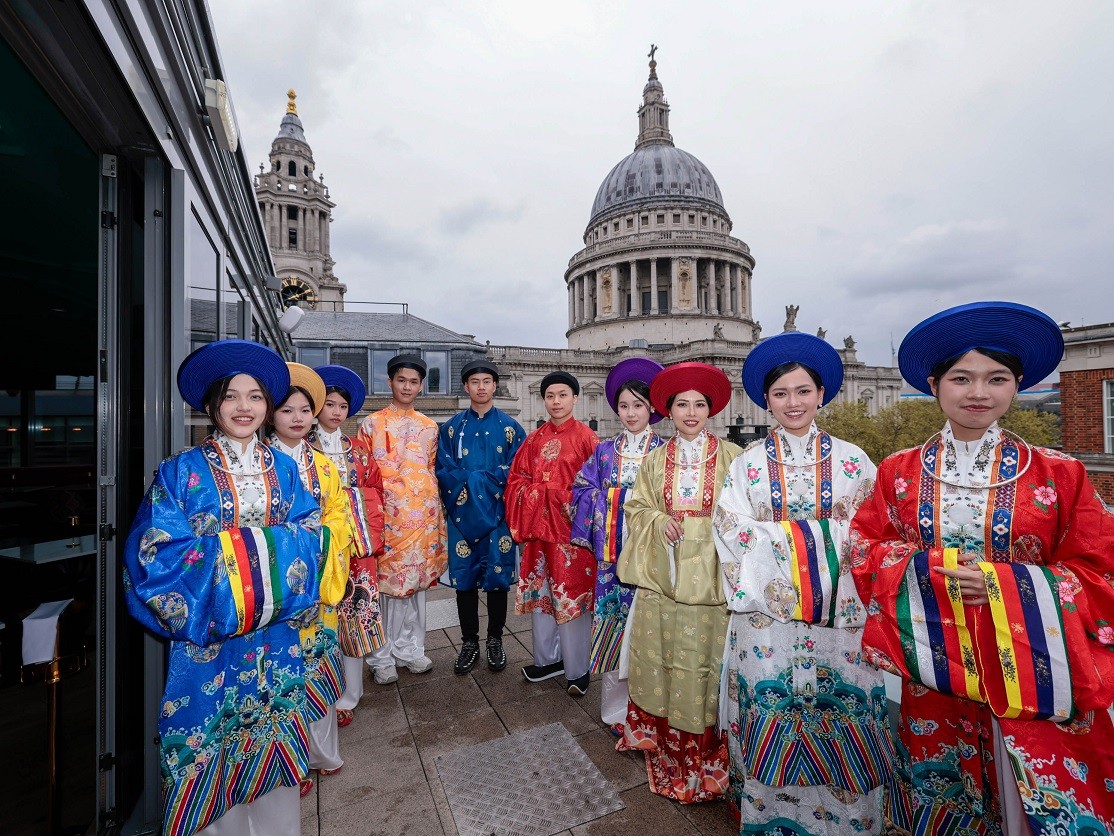 Honoring Viet Traditional Attires in London (UK)