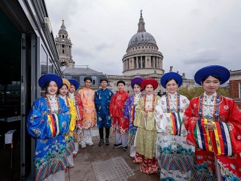 Honoring Viet Traditional Attires in London (UK)