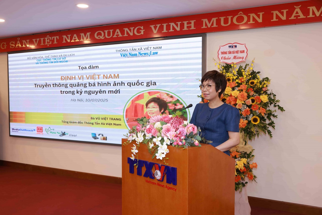 Ms. Vu Viet Trang, General Director of Vietnam News Agency, spoke at the seminar. (Photo: Organizing Committee)
