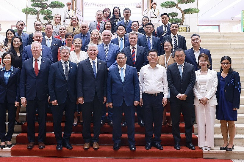 PM Pham Minh Chinh (centre, front row) and the USABC delegation. (Photo: VNA) PM Pham Minh Chinh (centre, front row) and the USABC delegation. (Photo: VNA)