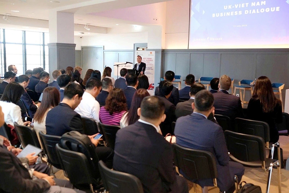 Vietnam News Today (Jul. 13): Vietnam-UK business dialogue seeks to expand economic cooperation