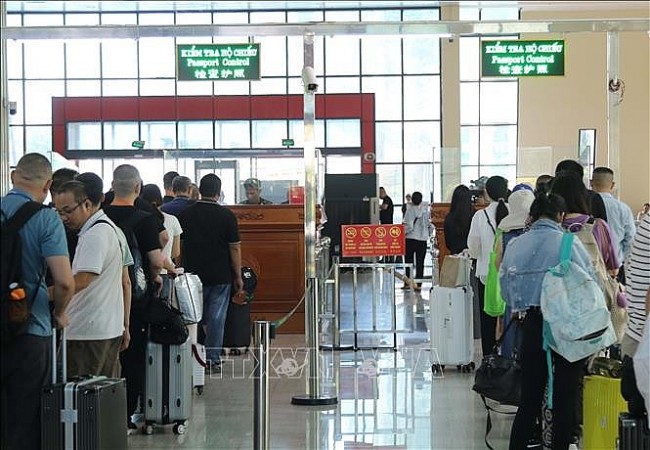 Bustling Trade And Border Tourism Through Huu Nghi International Border Gate