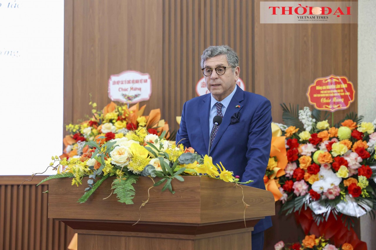 Brazilian Ambassador to Vietnam Marco Farani delivers congratulatory remarks at the Congress (Photo: Dinh Hoa)