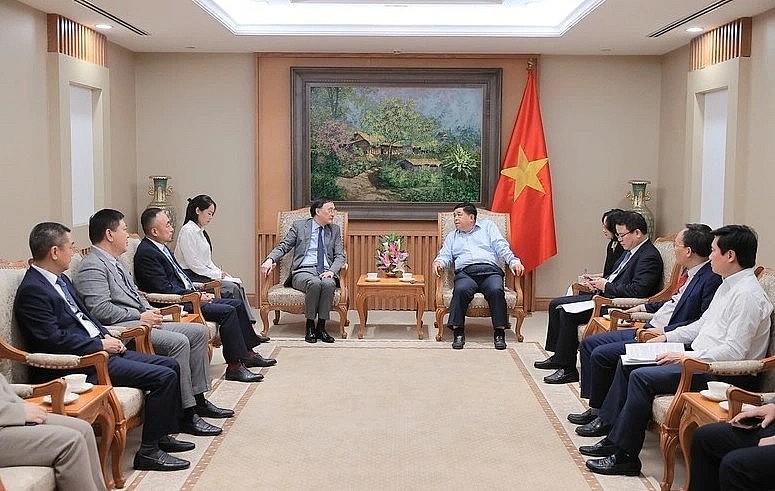 Deputy PM Nguyen Chi Dung affirms Vietnamese Government support for Chinese investors, including CCC Infrastructure and Shenzhen’s Hero Group. (Photo: VGP)
