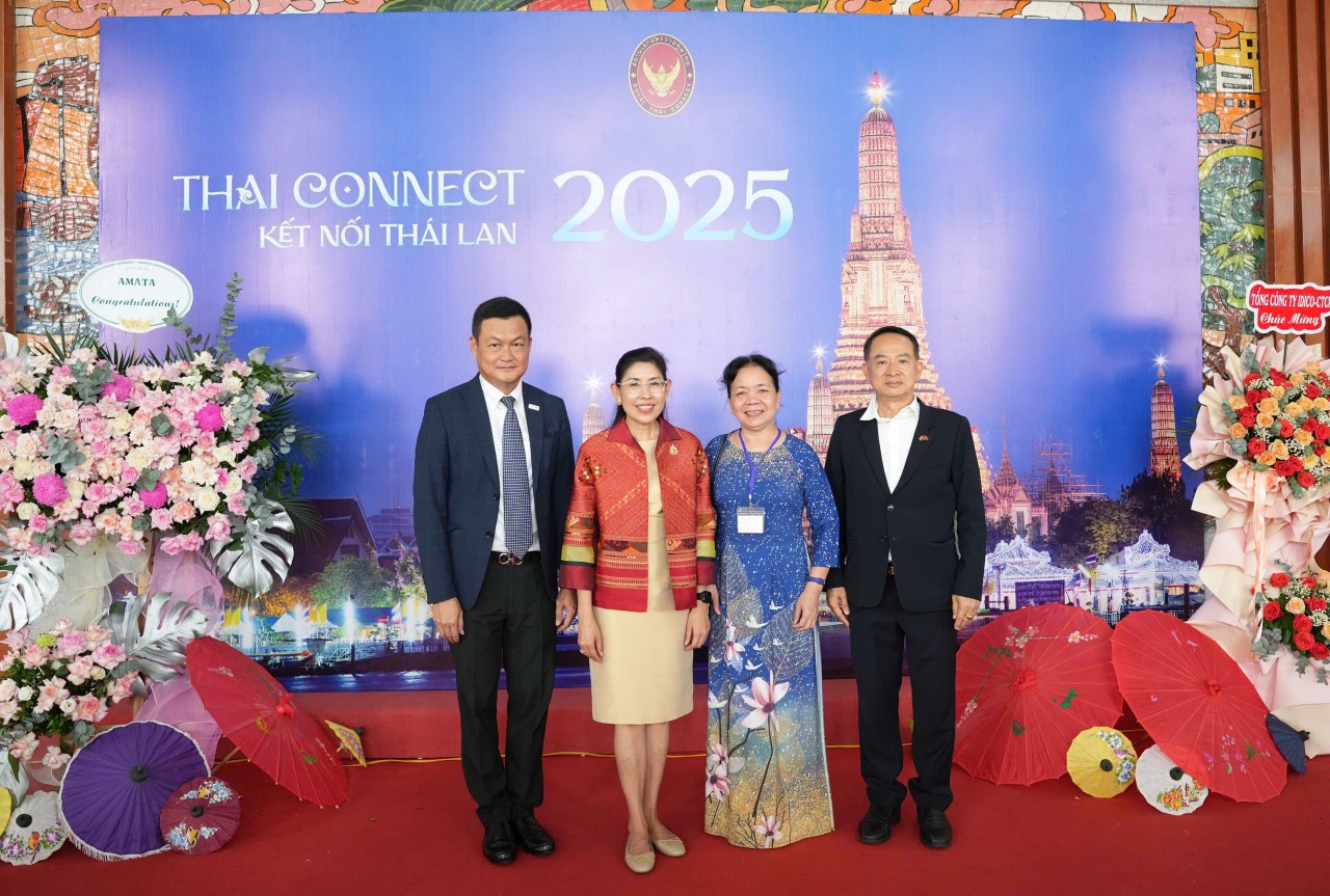 Representatives from the Royal Thai Embassy in Vietnam, the Vietnam-Thailand Friendship Association, and the Thailand-Vietnam Friendship Association attended the event. (Photo: Thanh Thao)