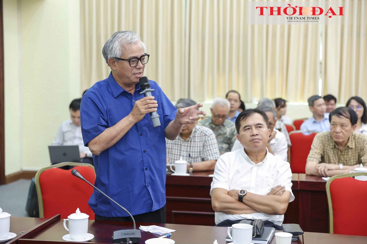 Ambassador Pham Quang Vinh, President of the Vietnam-US Society, speaks at the Conference. (Photo: Dinh Hoa)