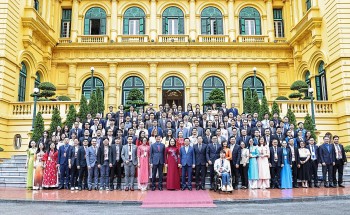 Vice President Vo Thi Anh Xuan Meets with Young Overseas Vietnamese Intellectuals