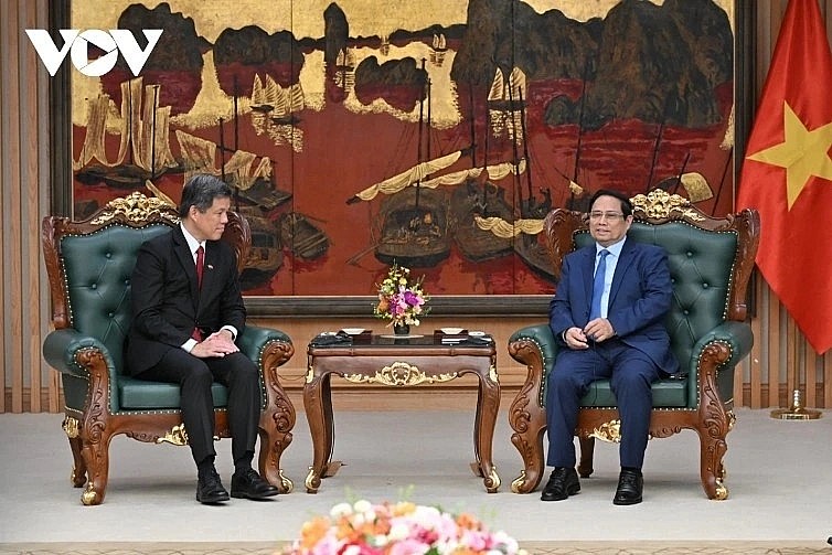 PM Pham Minh Chinh receives Chan Chun Sing, Assistant Secretary-General of the People’s Action Party (PAP) of Singapore, Coordinating Minister for Public Services, and Minister for Defense.