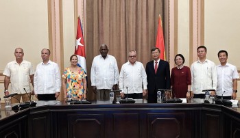 Vietnam Hands Over Online Meeting Equipment to Cuban National Assembly, Strengthening Parliamentary Solidarity