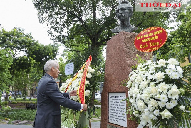Cuban Deputy Foreign Minister Pays Tribute to National Hero José Martí in Hanoi