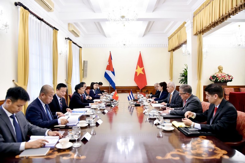 Vietnam News Today (Jul. 26): Vietnam, Cuba Commit to Stronger Ties During Eighth Political Consultation