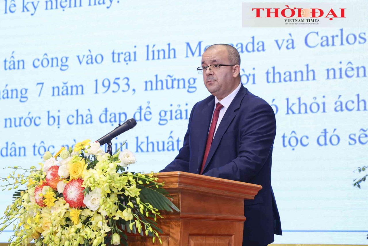  Cuban Chargé d'affaires in Vietnam Joy Puentes Saldise speaks at the meeting. (Photo: Dinh Hoa)