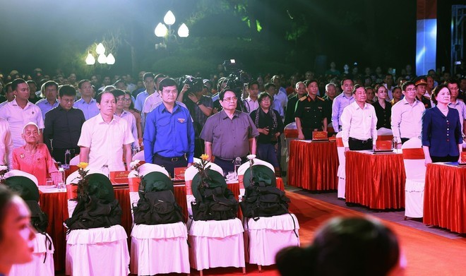 Prime Minister Pham Minh Chinh and delegates at the ceremony (Photo: VNA)