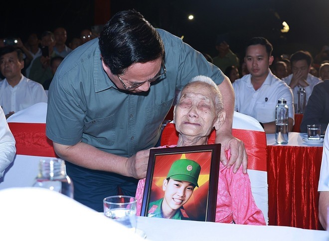 Prime Minister Joins National Candle-lighting Ceremony to Commemorate Martyrs