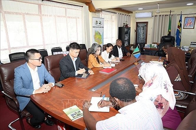Vietnamese Ambassador to Tanzania Vu Thanh Huyen meets with Regional Commissioner of Tanga region Batilda Salha Burian. (Photo courtesy of Vietnamese Embassy in Tanzania) Vietnamese Ambassador to Tanzania Vu Thanh Huyen meets with Regional Commissioner of Tanga region Batilda Salha Burian. (Photo courtesy of Vietnamese Embassy in Tanzania)