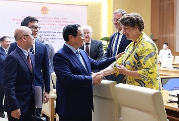 PM Pham Minh Chinh Updates Diplomatic Corps on Local Governance Reform