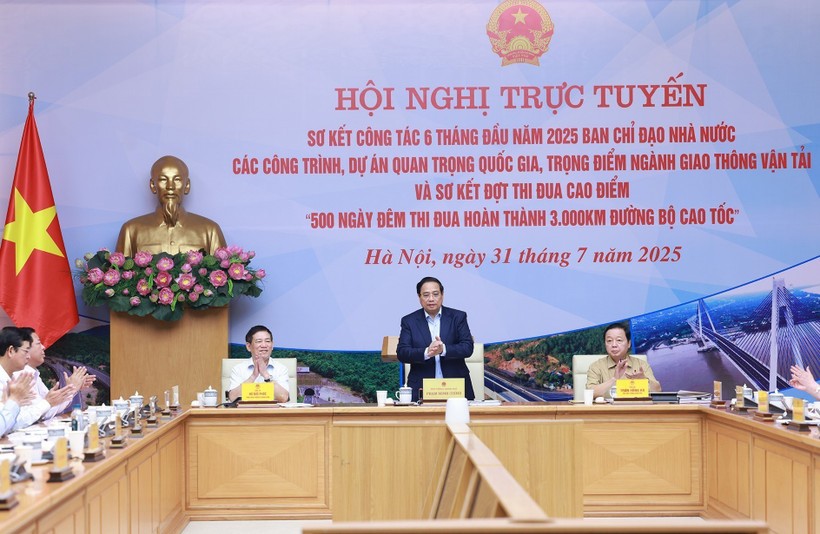 Vietnam Strives to Achieve Transport Infrastructure Development Targets: PM